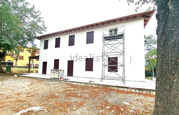 casa indipendente in vendita a Lesignano de' Bagni