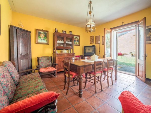 casa indipendente in vendita a Lesignano de' Bagni in zona Tassara