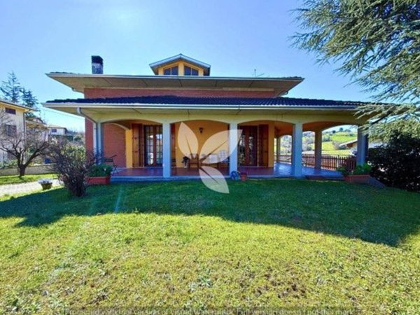 casa indipendente in vendita a Lesignano de' Bagni in zona Stadirano