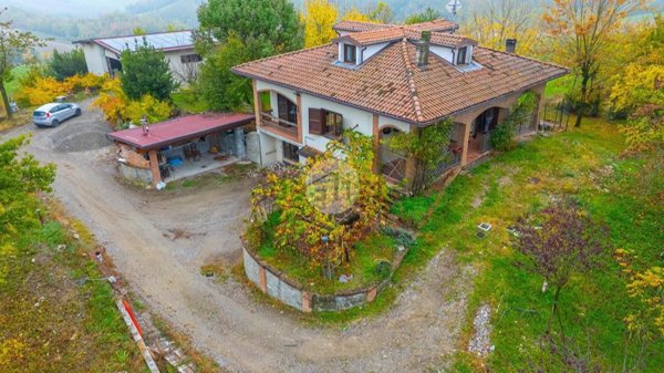 casa indipendente in vendita a Lesignano de' Bagni