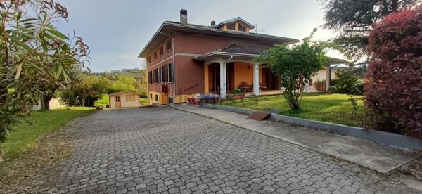 casa indipendente in vendita a Lesignano de' Bagni