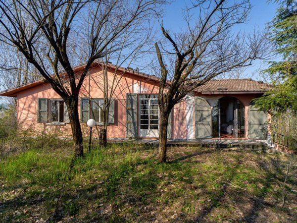 casa indipendente in vendita a Lesignano de' Bagni in zona Stadirano