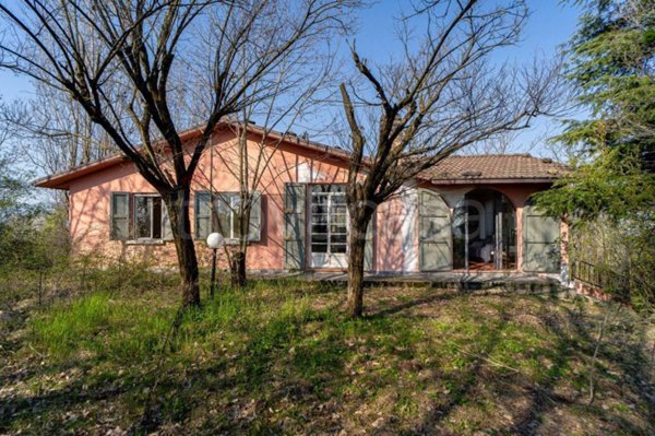 casa indipendente in vendita a Lesignano de' Bagni in zona Stadirano