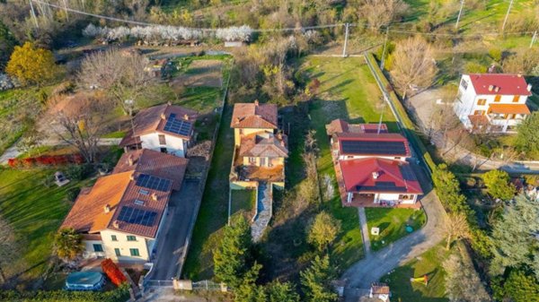casa indipendente in vendita a Lesignano de' Bagni in zona Bassa