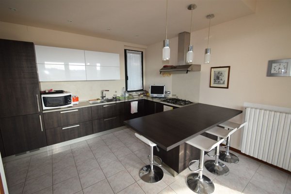 casa indipendente in vendita a Lesignano de' Bagni