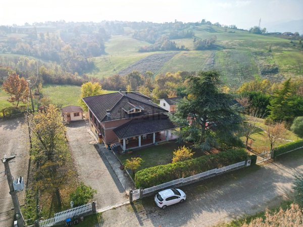 casa indipendente in vendita a Lesignano de' Bagni