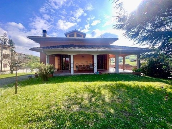 casa indipendente in vendita a Lesignano de' Bagni