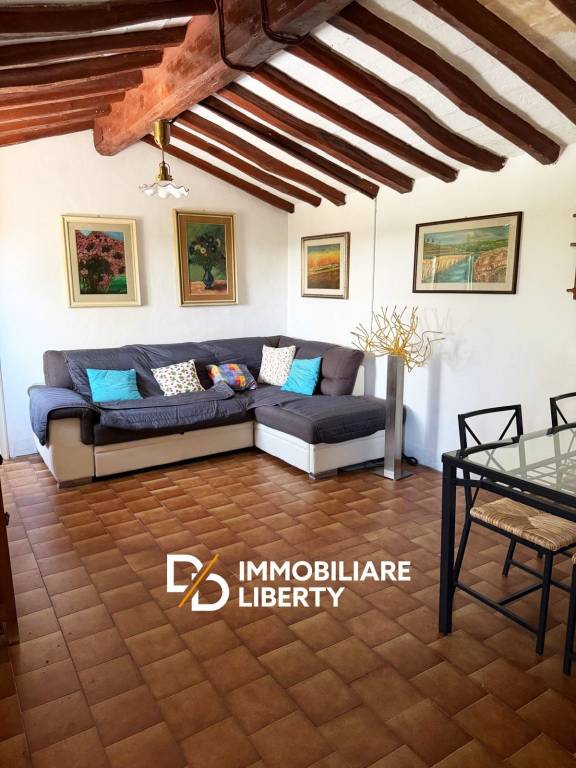 casa indipendente in vendita a Lesignano de' Bagni in zona Masdone
