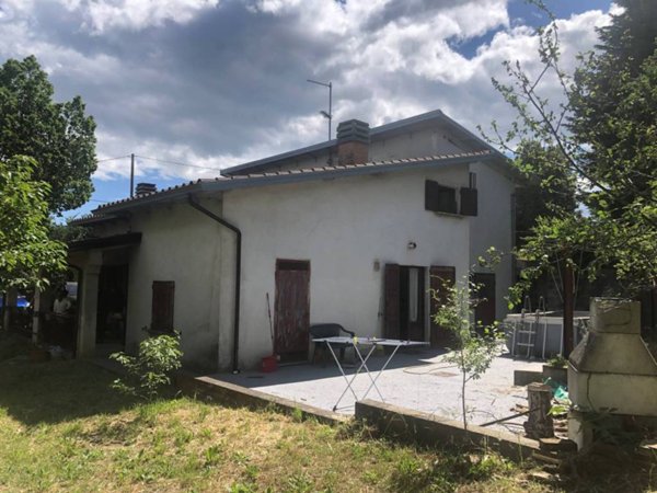 casa indipendente in vendita a Lesignano de' Bagni