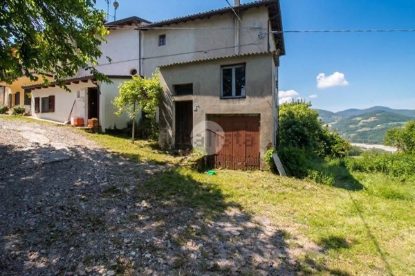 quadrivano in vendita a Lesignano de' Bagni in zona Fienile