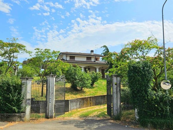 casa indipendente in vendita a Lesignano de' Bagni in zona Stadirano
