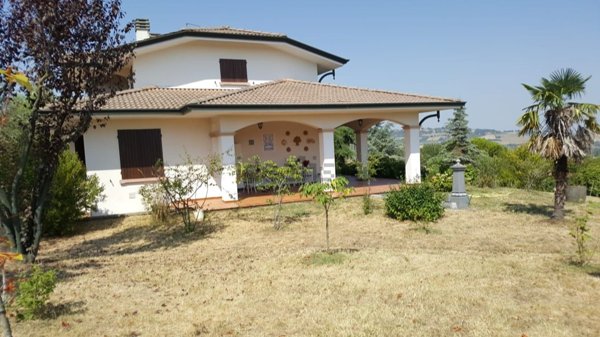 casa indipendente in vendita a Lesignano de' Bagni in zona Stadirano