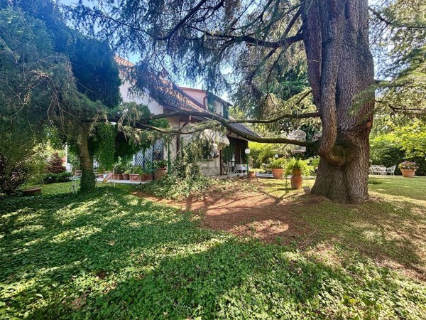 casa indipendente in vendita a Lesignano de' Bagni in zona Bassa
