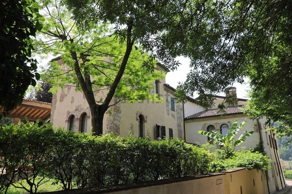 casa indipendente in vendita a Lesignano de' Bagni in zona Mulazzano Ponte
