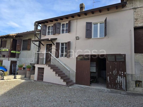 casa indipendente in vendita a Lesignano de' Bagni in zona Rivalta