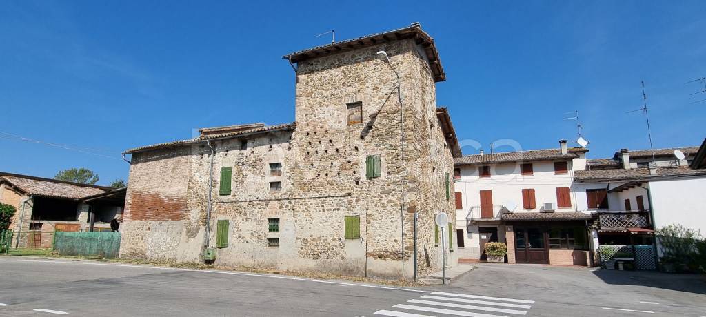 casa indipendente in vendita a Lesignano de' Bagni in zona Santa Maria del Piano