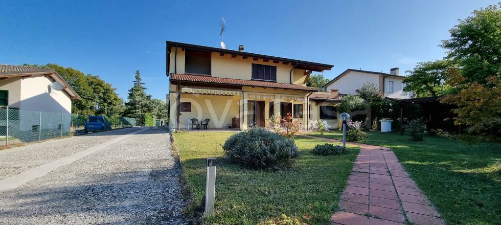 casa indipendente in vendita a Lesignano de' Bagni in zona Masdone
