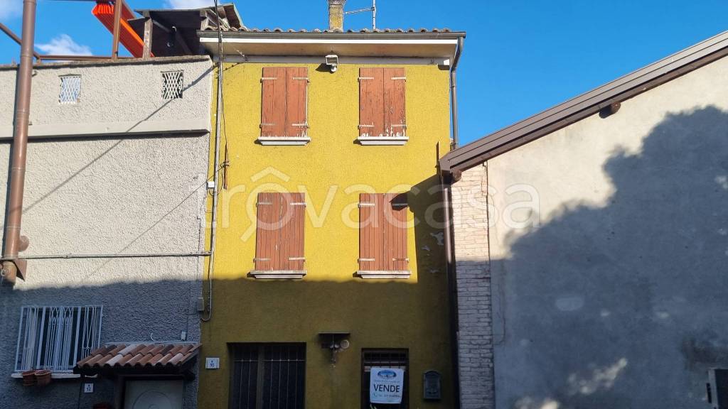 casa indipendente in vendita a Lesignano de' Bagni in zona Stadirano