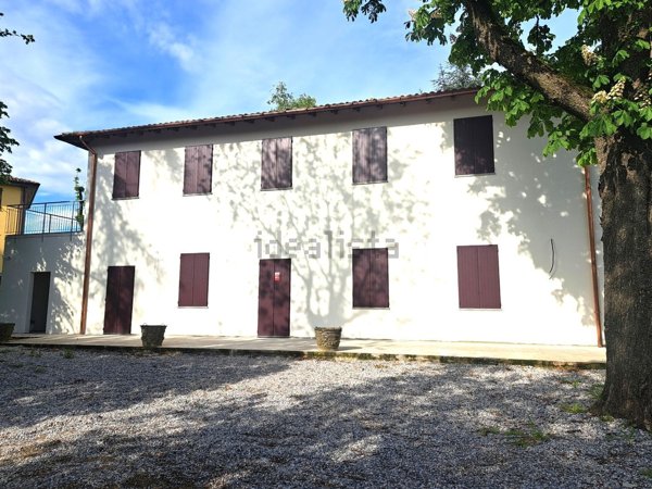 casa indipendente in vendita a Lesignano de' Bagni in zona Masdone
