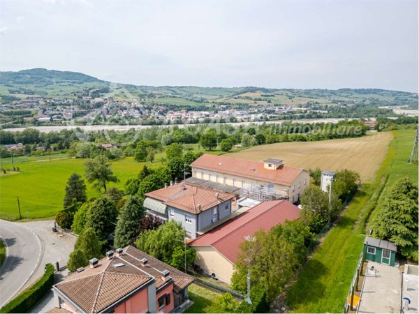 casa indipendente in vendita a Lesignano de' Bagni in zona Masdone
