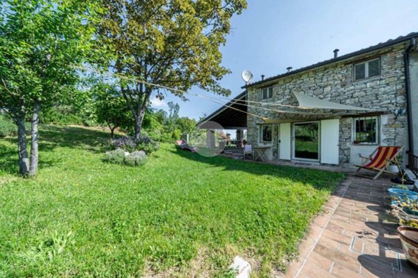 casa indipendente in vendita a Lesignano de' Bagni in zona Faviano di Sopra