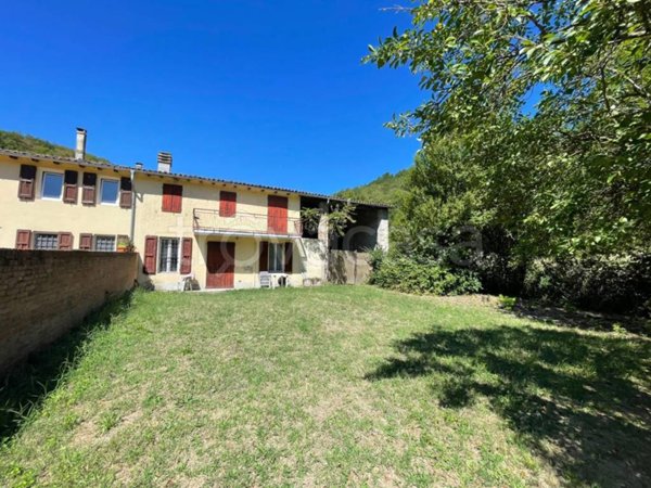casa indipendente in vendita a Lesignano de' Bagni in zona Bassa