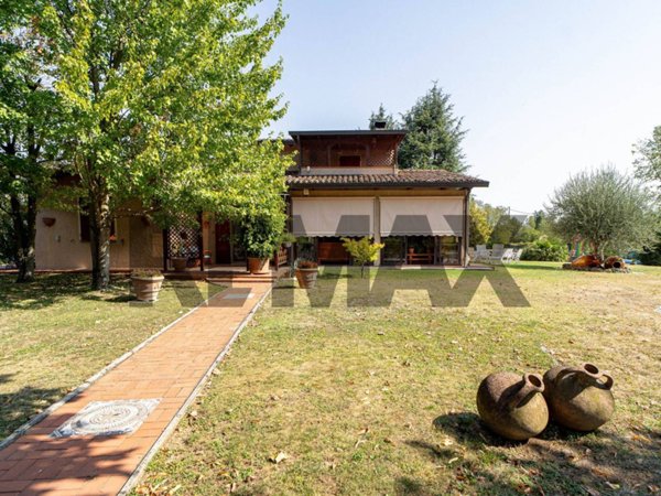 casa indipendente in vendita a Lesignano de' Bagni in zona Bassa