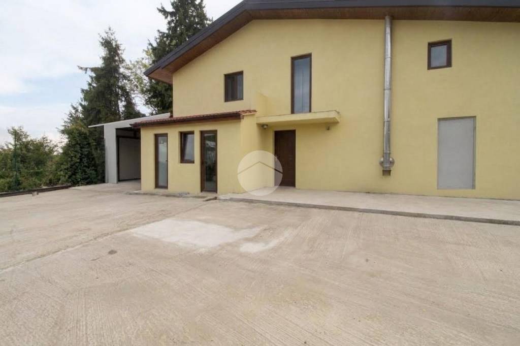 casa indipendente in vendita a Lesignano de' Bagni in zona Masdone