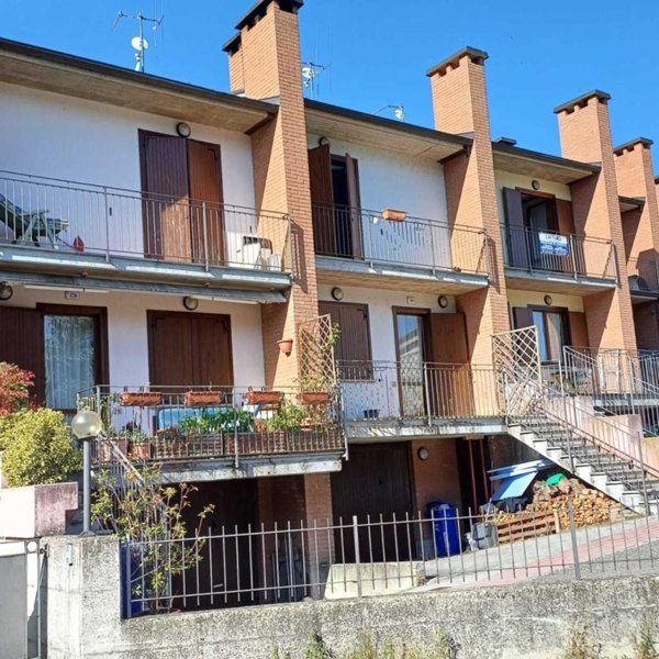 casa indipendente in vendita a Medesano in zona Ramiola