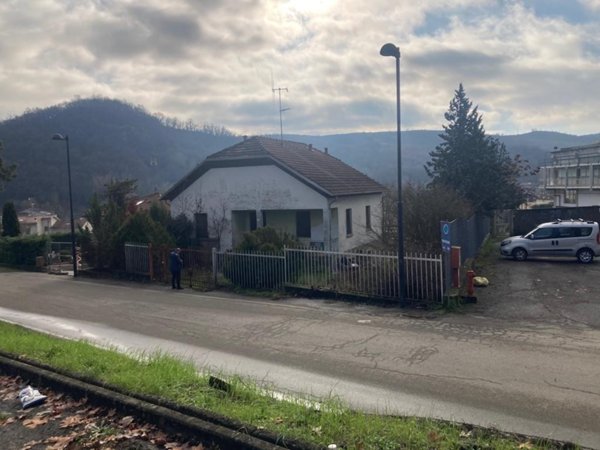 casa indipendente in vendita a Medesano in zona Sant'Andrea Bagni