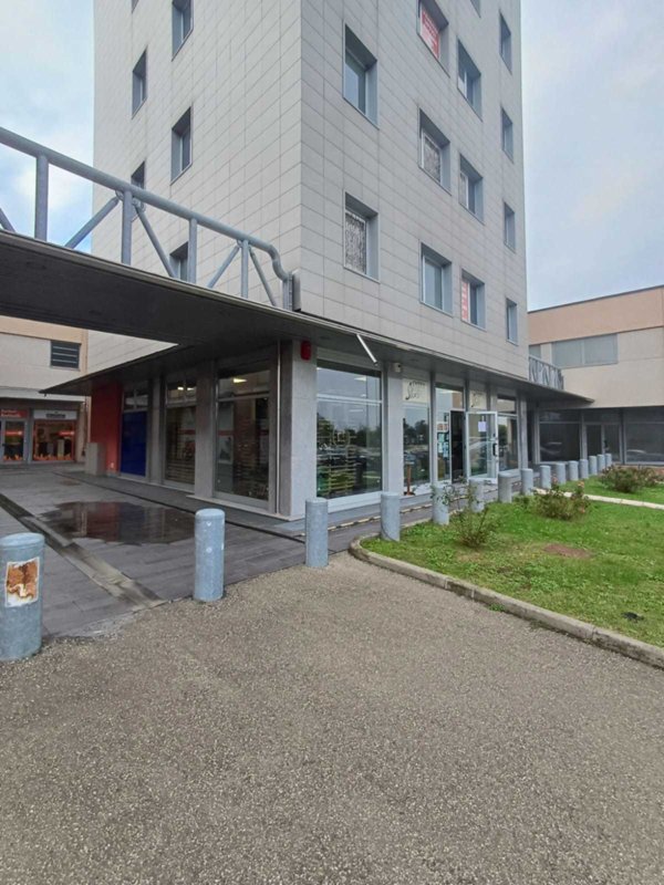 locale commerciale in vendita a Medesano