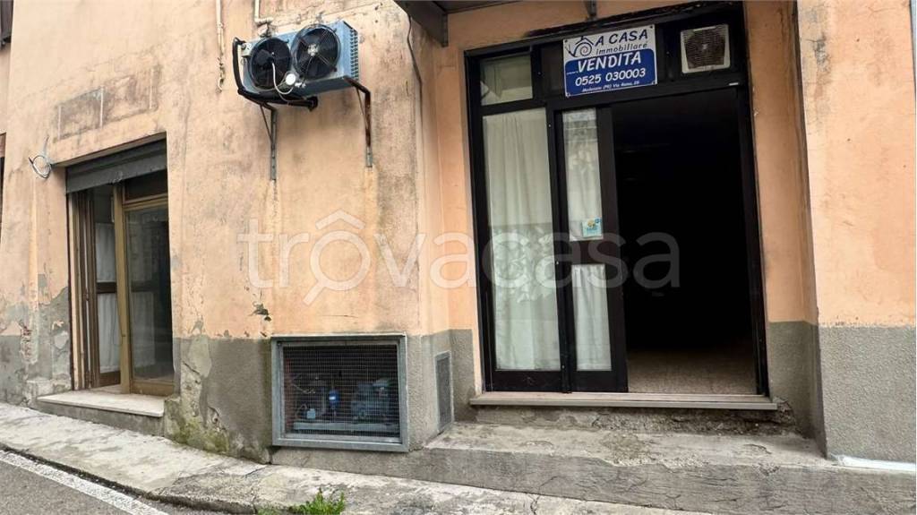 locale commerciale in vendita a Medesano