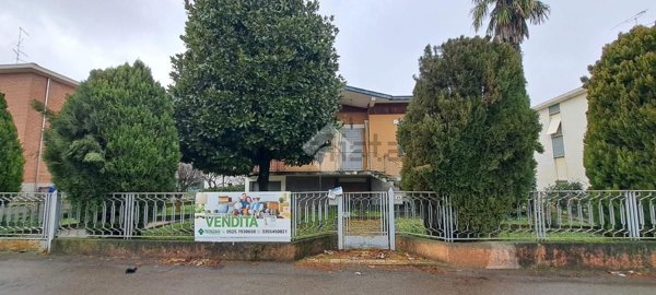 casa indipendente in vendita a Medesano