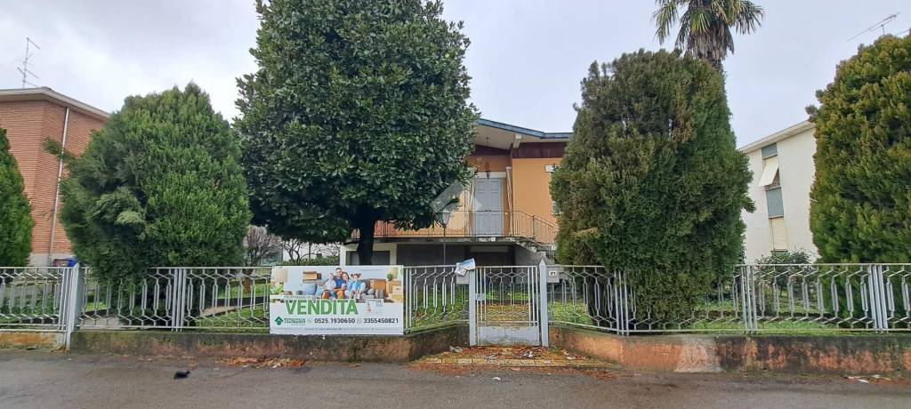 casa indipendente in vendita a Medesano
