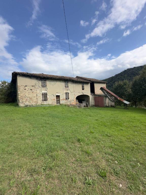 casa indipendente in vendita a Medesano
