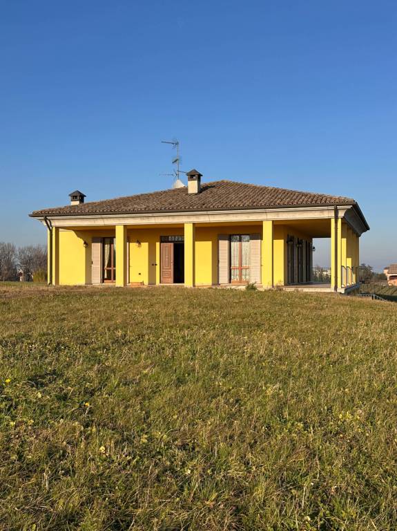 casa indipendente in vendita a Medesano