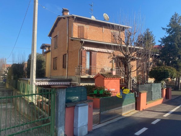 casa indipendente in vendita a Medesano