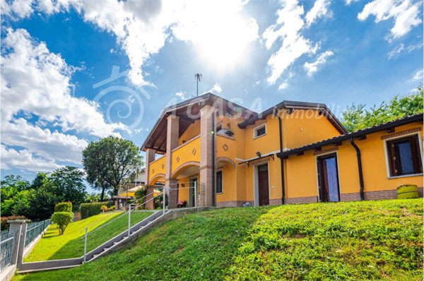 casa indipendente in vendita a Medesano