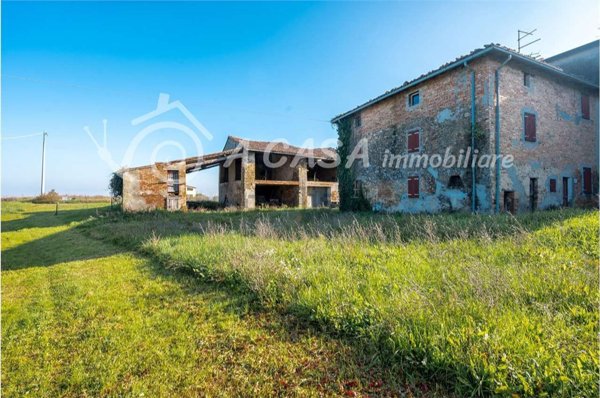 casa semindipendente in vendita a Medesano in zona Miano