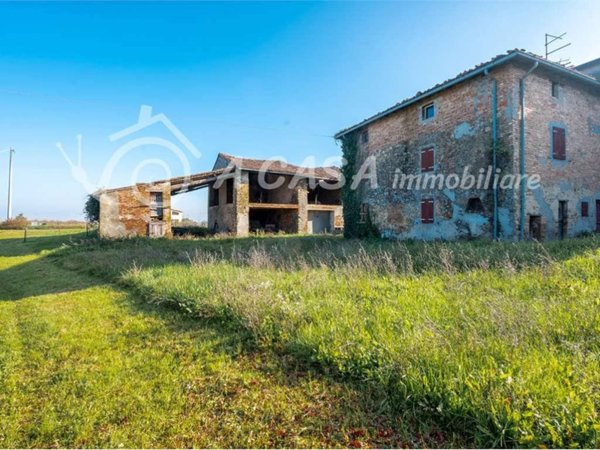 casa semindipendente in vendita a Medesano in zona Miano