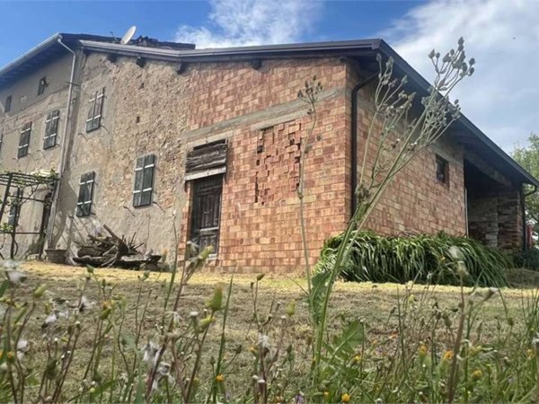 casa indipendente in vendita a Medesano in zona Sant'Andrea Bagni
