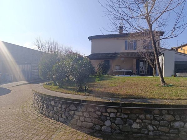 casa indipendente in vendita a Medesano in zona Felegara