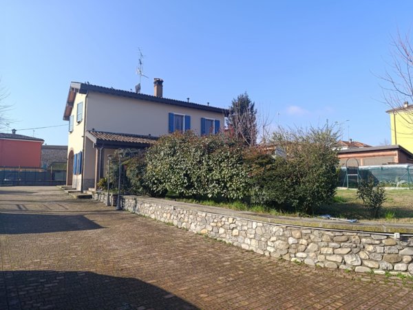 casa indipendente in vendita a Medesano in zona Felegara