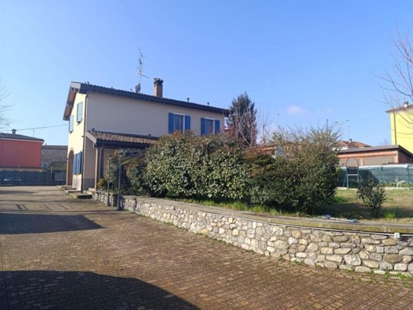 casa indipendente in vendita a Medesano in zona Felegara