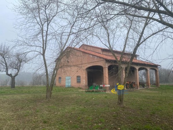 casale in vendita a Medesano