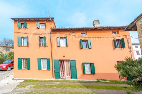 casa indipendente in vendita a Medesano in zona Santa Lucia