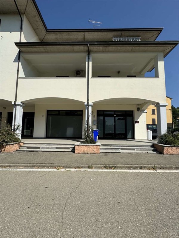 negozio in vendita a Medesano in zona Felegara