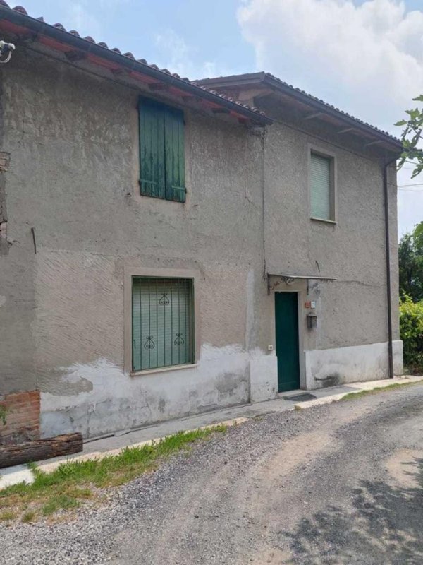 casa semindipendente in vendita a Medesano in zona Ramiola