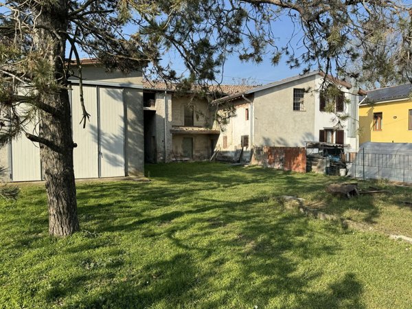 casa indipendente in vendita a Medesano