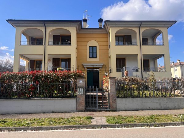 appartamento in vendita a Medesano in zona Ramiola